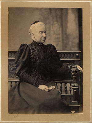 Elizabeth Kitson in 1895